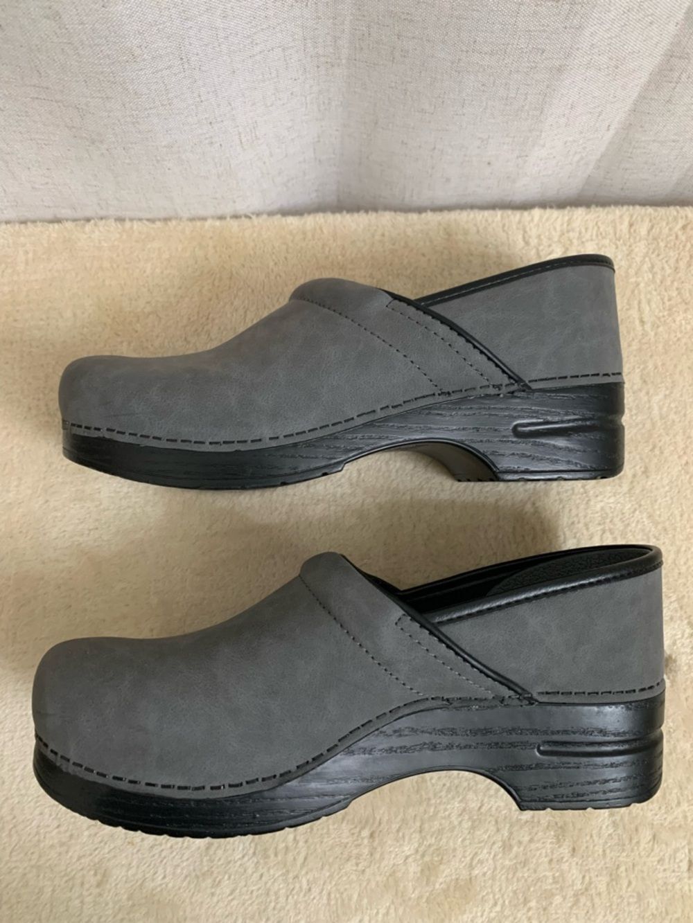 Dansko Women's Gray Slip-On Clogs NWT 42 Nordstrom Rack - Picture 4 of 7